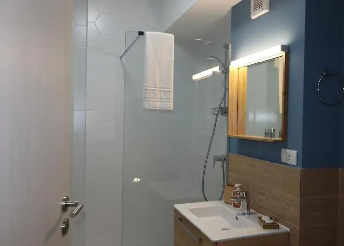 Vibe By The Sea * Mamaia