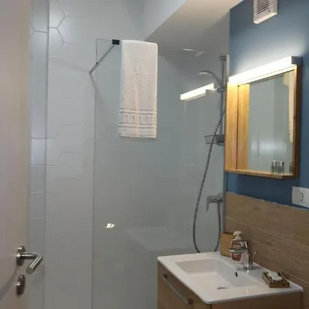 Vibe By The Sea * Mamaia