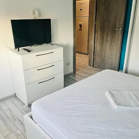 Vibe By The Sea * Mamaia